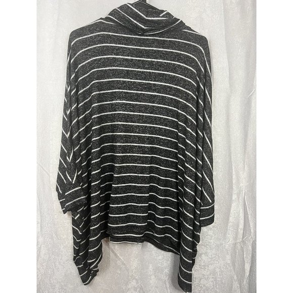 Maurices Over Sized Sweater Top Sz S/M Black/White Short Sleeve Cowl Neck Knit P - Picture 10 of 10